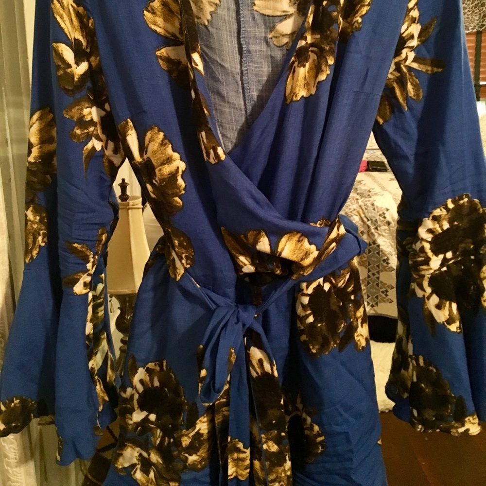 Blue floral romper - Picture 2 of 4